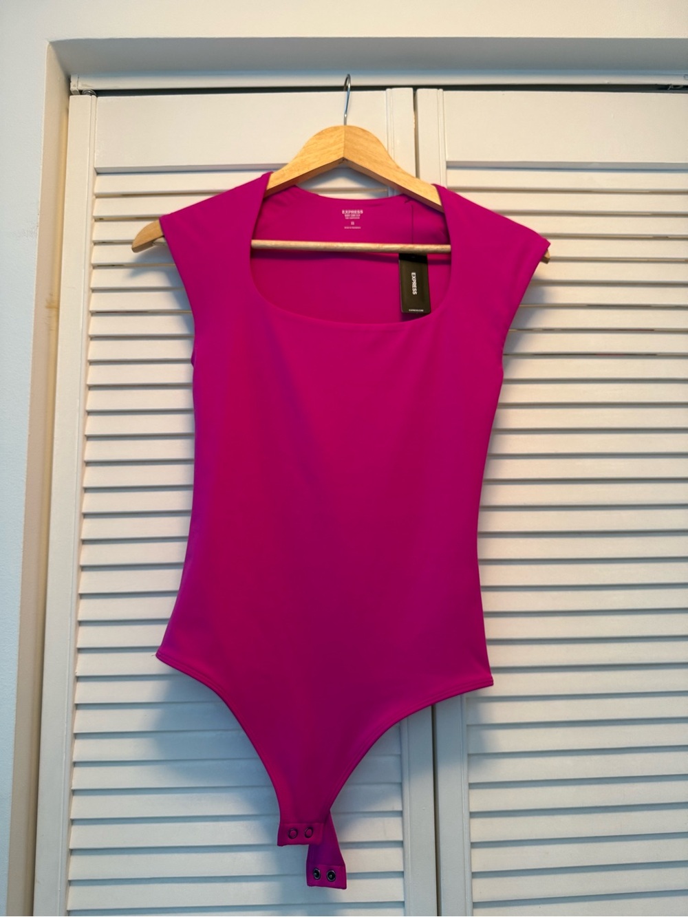 Express Body Contour Short-Sleeve Bodysuit in Hot Pink